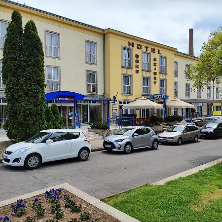 Hotel Beke Sziget Komló Exteriör bild