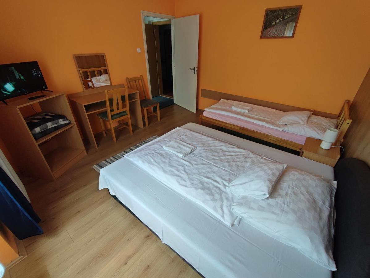 Hotel Beke Sziget Komló Exteriör bild