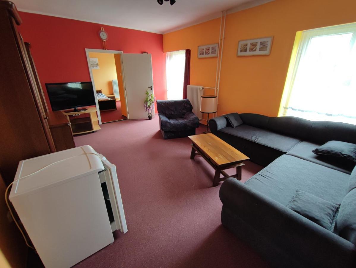 Hotel Beke Sziget Komló Exteriör bild