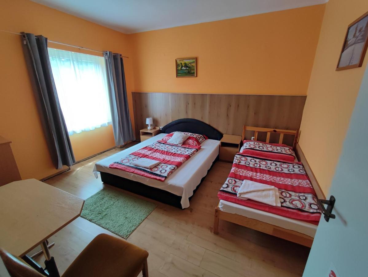 Hotel Beke Sziget Komló Exteriör bild