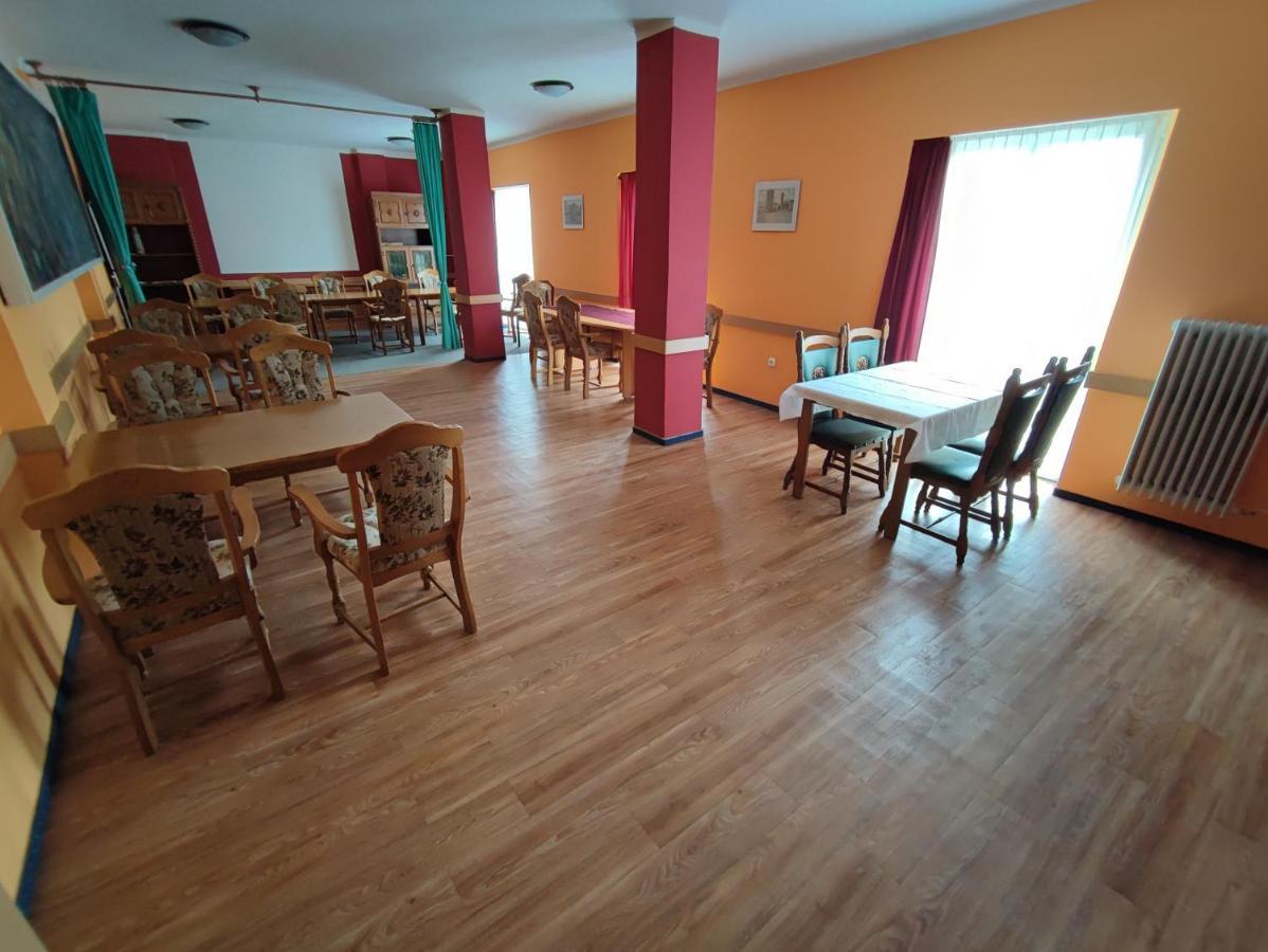 Hotel Beke Sziget Komló Exteriör bild