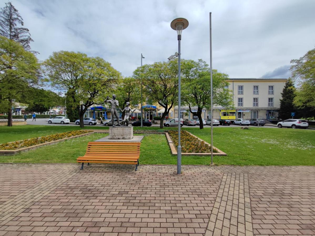 Hotel Beke Sziget Komló Exteriör bild
