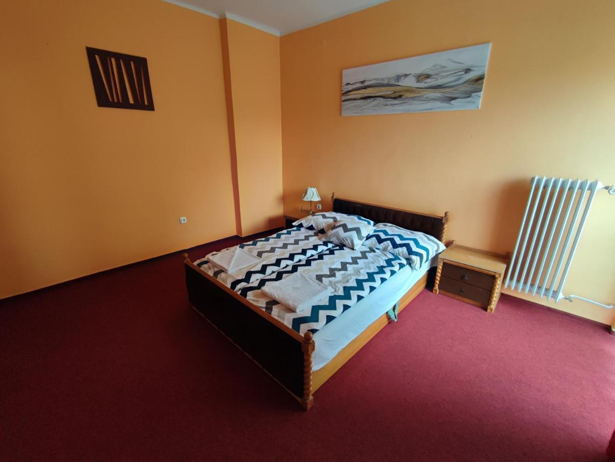 Hotel Beke Sziget Komló Exteriör bild