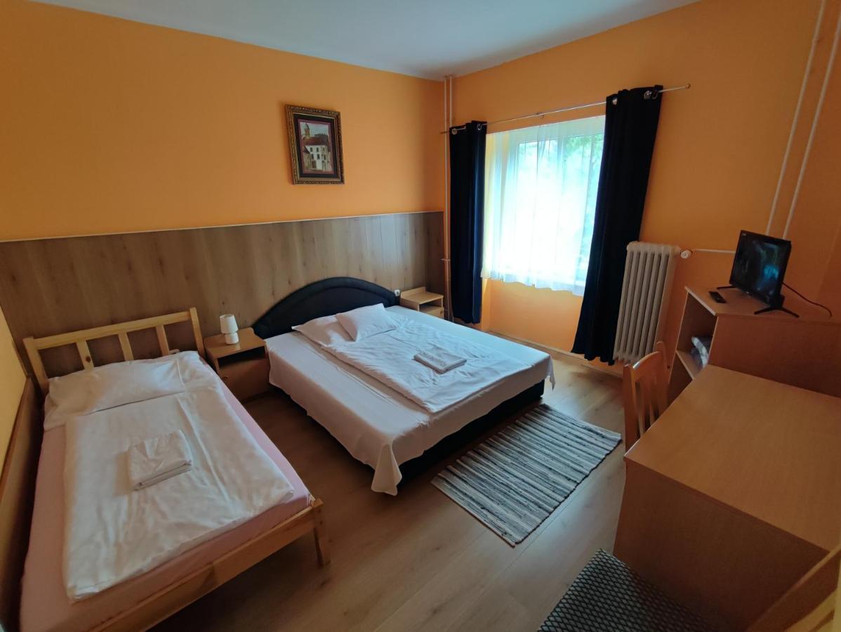 Hotel Beke Sziget Komló Exteriör bild