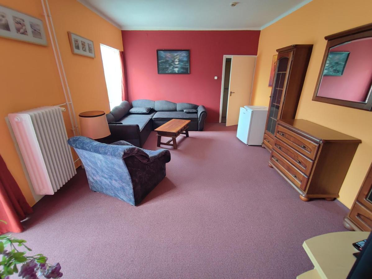Hotel Beke Sziget Komló Exteriör bild