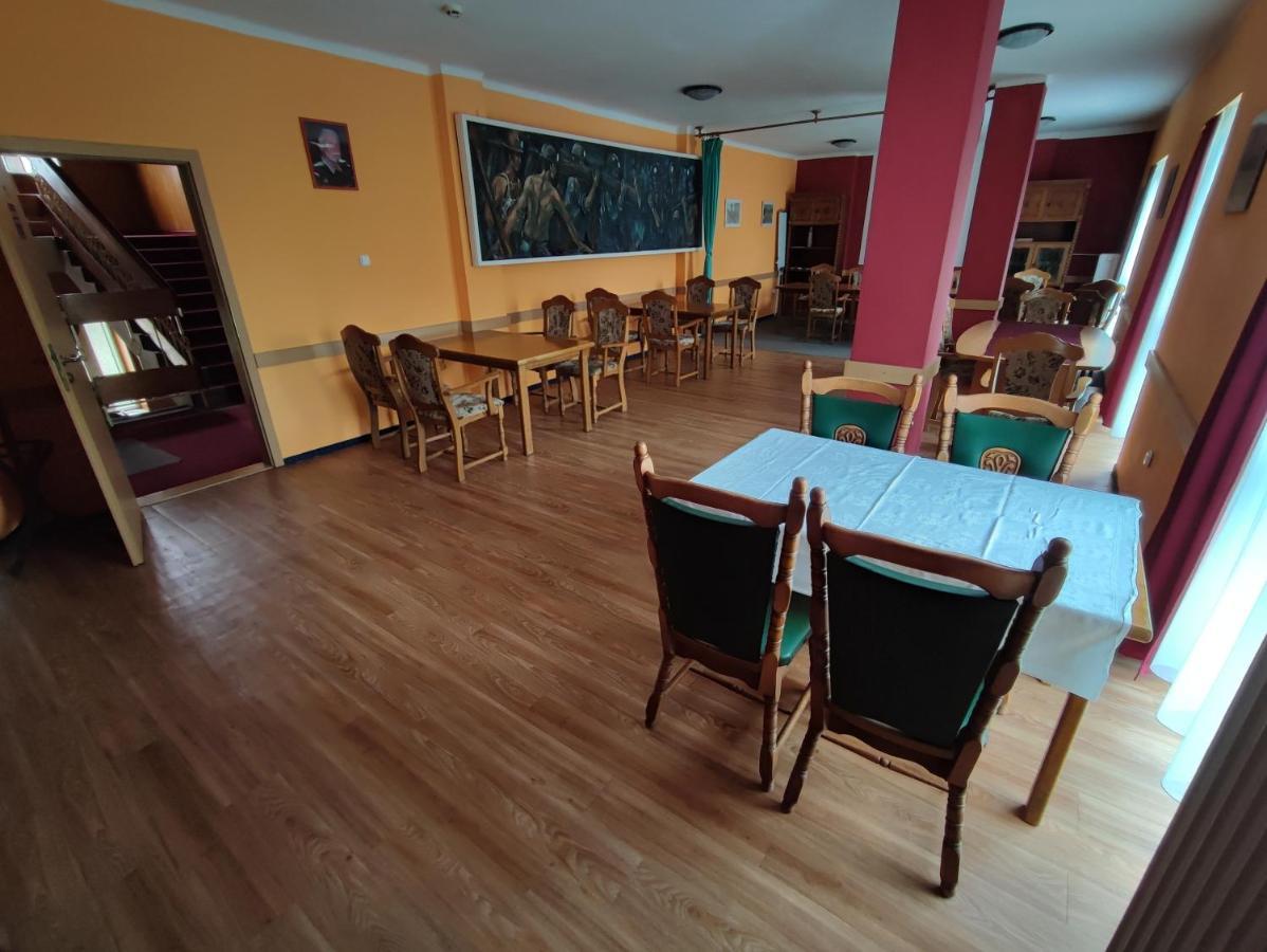 Hotel Beke Sziget Komló Exteriör bild