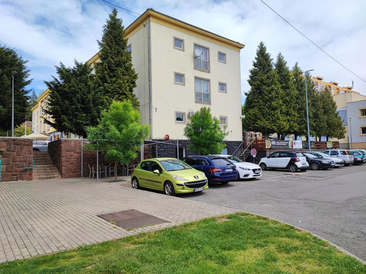 Hotel Beke Sziget Komló Exteriör bild