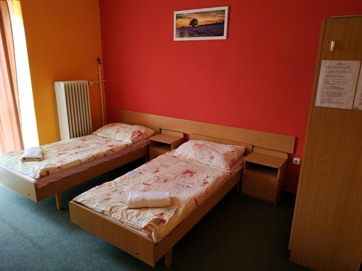 Hotel Beke Sziget Komló Exteriör bild