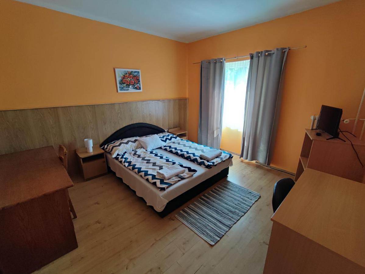 Hotel Beke Sziget Komló Exteriör bild