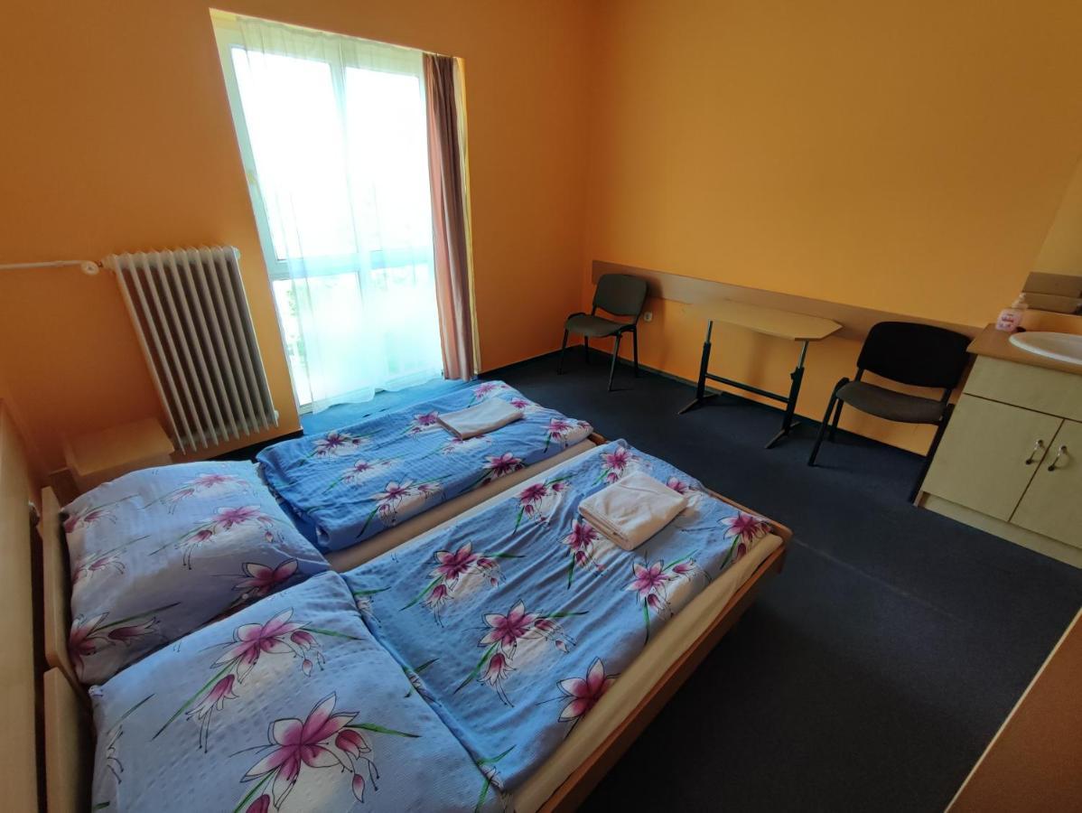 Hotel Beke Sziget Komló Exteriör bild